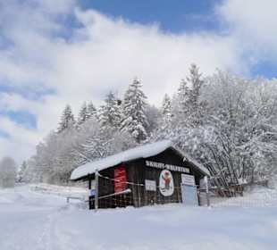 Skilift neben dem Ferienpark Geyersberg