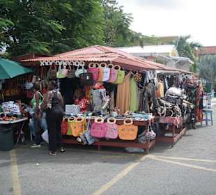 Einkaufpassage beim Terminal
