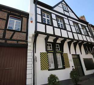 Straßen und Gebäude in Zons