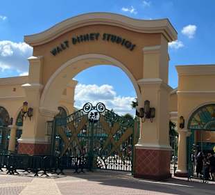 Eingang Studios Park