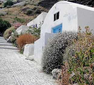 Wyspa Thirasia. Droga na szczyt góry.