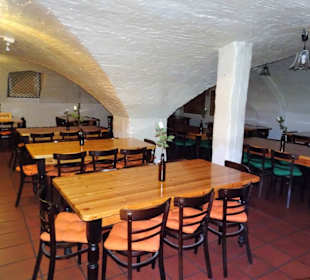 Blick in den Gewölbekleller des Klosterbräu