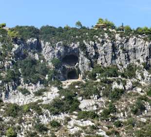 Doppelstöckige Höhle die erklummen wurde