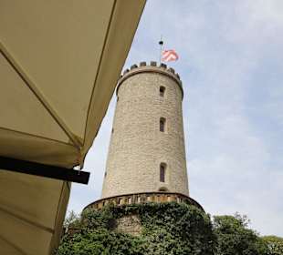 Blick von der Terrasse auf den Burg-Turm