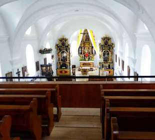 Blick von der Empore zum Altar