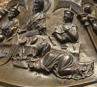 Verzierungen im Taufdeckel