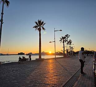 Sonnenuntergang am Hafen