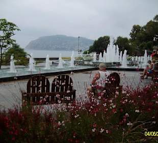 Wasserspiele an der Promenade
