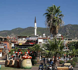 Sicht über die Hafenpromenade