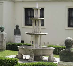 Fuente en el jardín