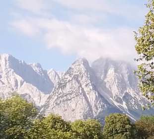 Blick zur 2962 Meter hohen Zugspitze