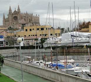Hafenecke mit Kathedrale
