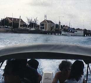 Unser Boot und der Hafen Kralendijk