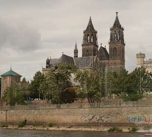 Elbe-Fahrt mit einem Schiff der Weißen Flotte