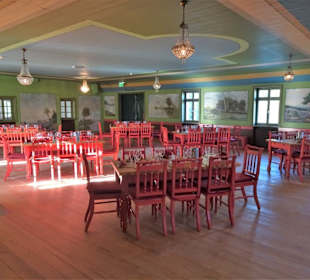 Im Tanzsaal des Gasthauses