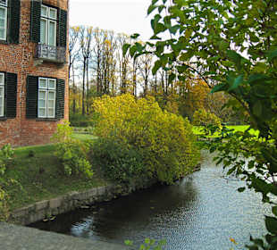 Парк замка Ойтин.Замок Ойтин.