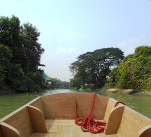 Flußfahrt um die Insel