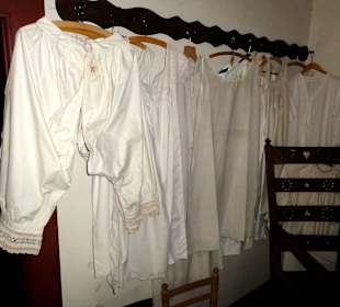 Nachtgewänder in der Schlafstube