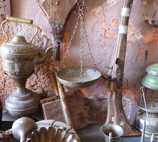 Tafraoute; Waffen, Lampen. Teekessel 