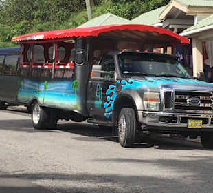 Tourbus am Aussichtspunkt