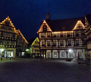 Beleuchteter Marktplatz, am Abend!