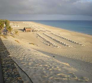 Herrlicher Blick von der Stranpromenade übers Meer