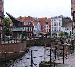 Fischmarkt mit hölzernem Tretkran