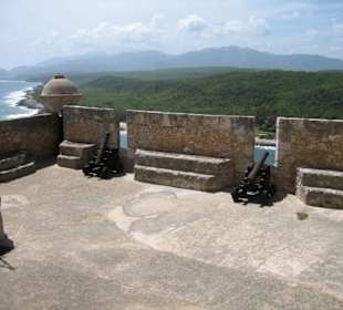 Mittlere Ebene mit Geschützen