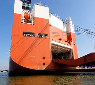 Autotransporter im Kaiserhafen