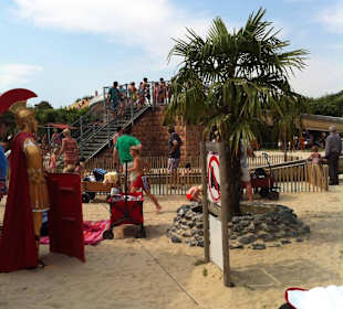 Bei der Hüpfburg - Wasserrutsche