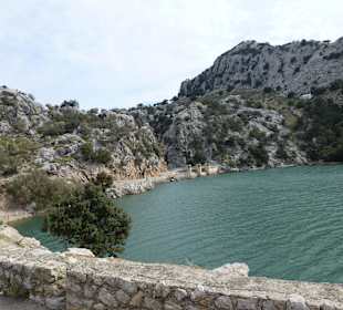 Ein See in den Bergen 