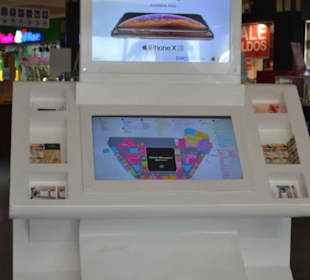 Übersichtsterminal im Eingangsbereich