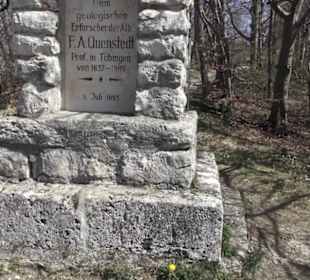 Prof. Quenstedt Denkmal