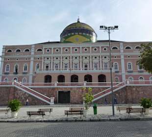 Blick auf das Teatro Amazonas