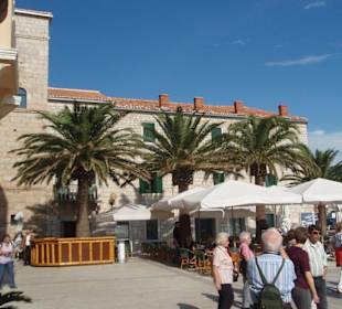 Schönes Cafe direkt am Hafen