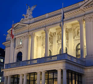 Opernhaus am Abend