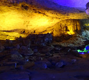 Verschieden Steinformationen in der Höhle