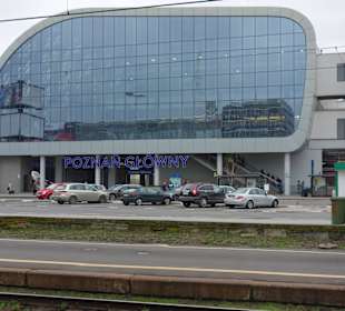 Einkaufszentrum von den Bahngleisen gesehen