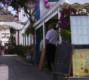 Im Ort, an der Durchgangsstraße