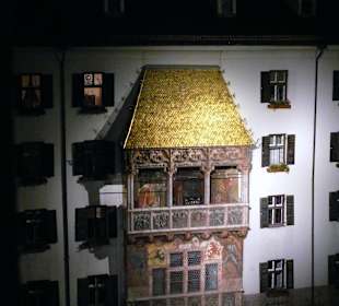 Blick aus dem Hotelzimmer auf das goldene Dacherl