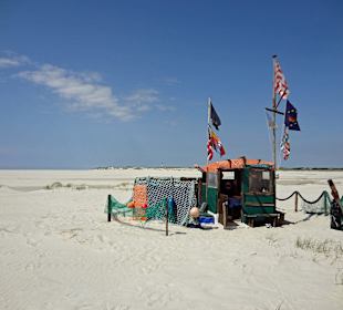 Piratenkajüte - Leuchtturm im Hintergrund