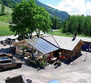 Parkplatz mit Restaurant