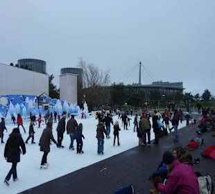 Eisfläche in der Autostadt