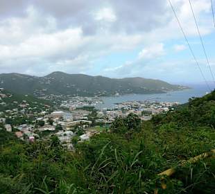 Aussichtspunkt mit Blick über das Meer