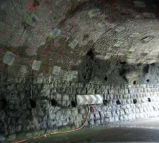 Italy im Tunnel viele Lackspuren