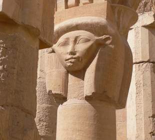 Am Eingang nach Karnak