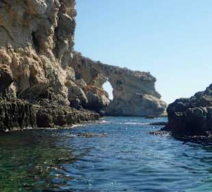 Zwischen Felsen hindurch