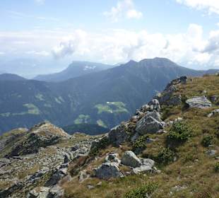 Blick von der Hochwart über das Ultental