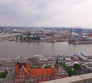 Blick zum Containerhafen