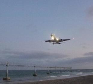 Landeanflug über dem Strand